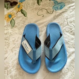 Shoes Of The Fisherman Flip Flops
Unisex Size 7-8
